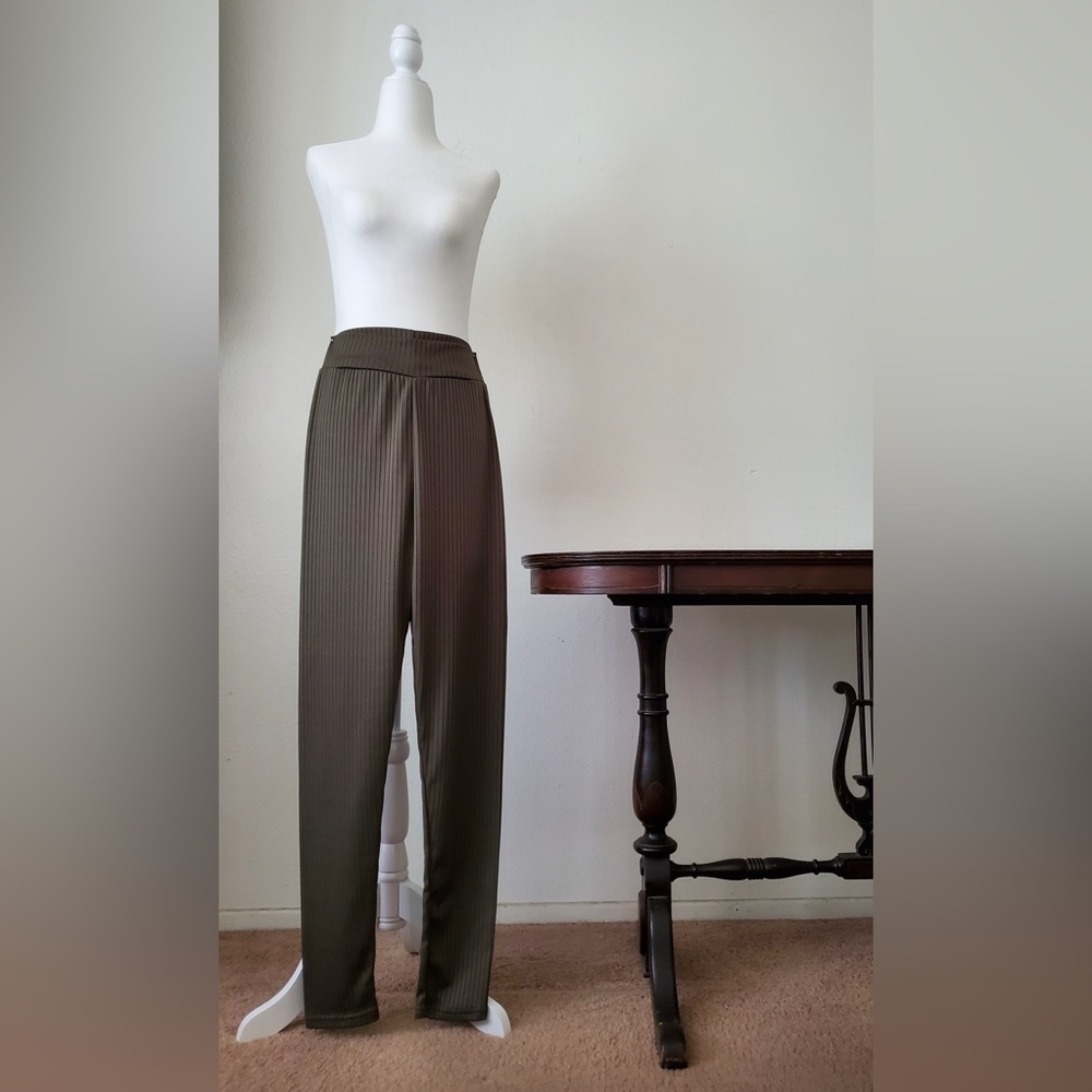 Pretty Little Thing ribbed leggings